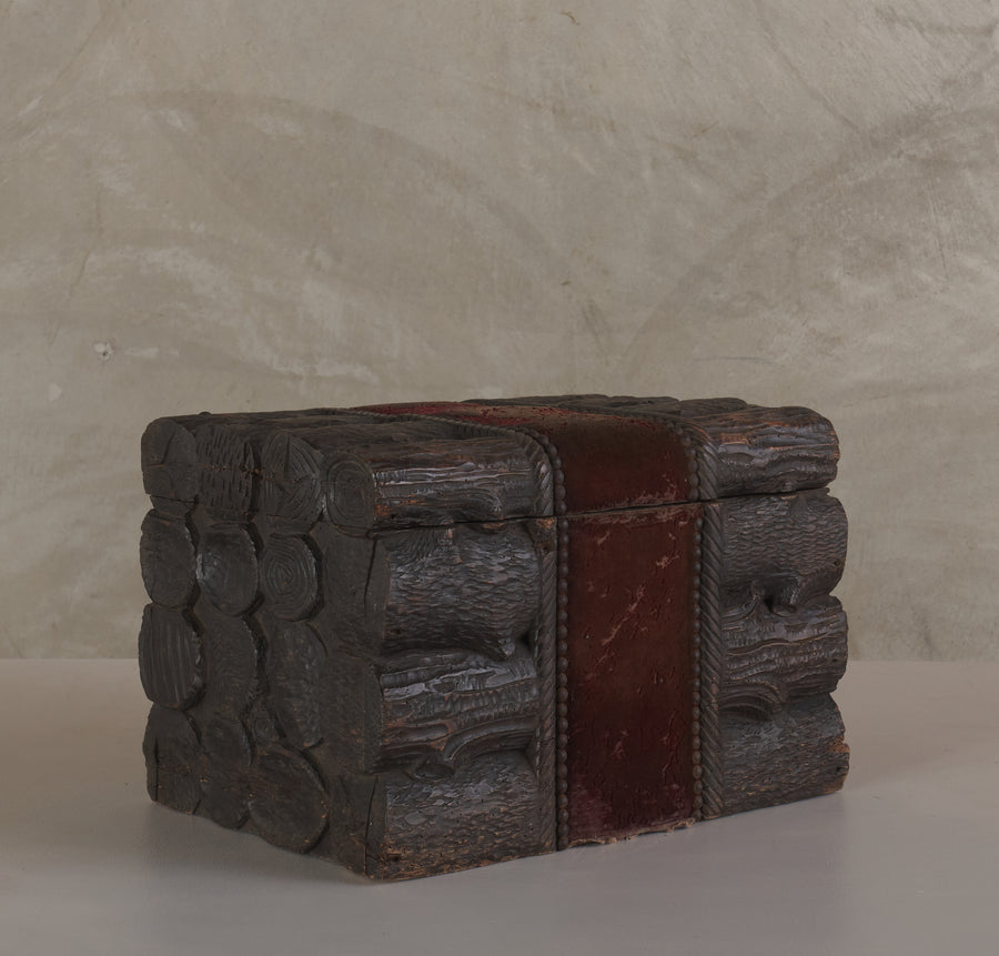 ANTIQUE BLACK FOREST CARVED STACKED LOGS TRUNK, c1900