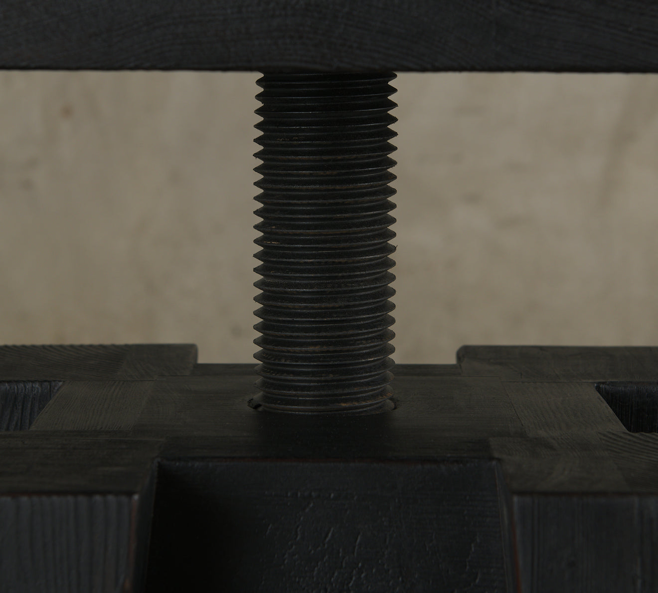 ENDOMORPH COUNTER STOOL