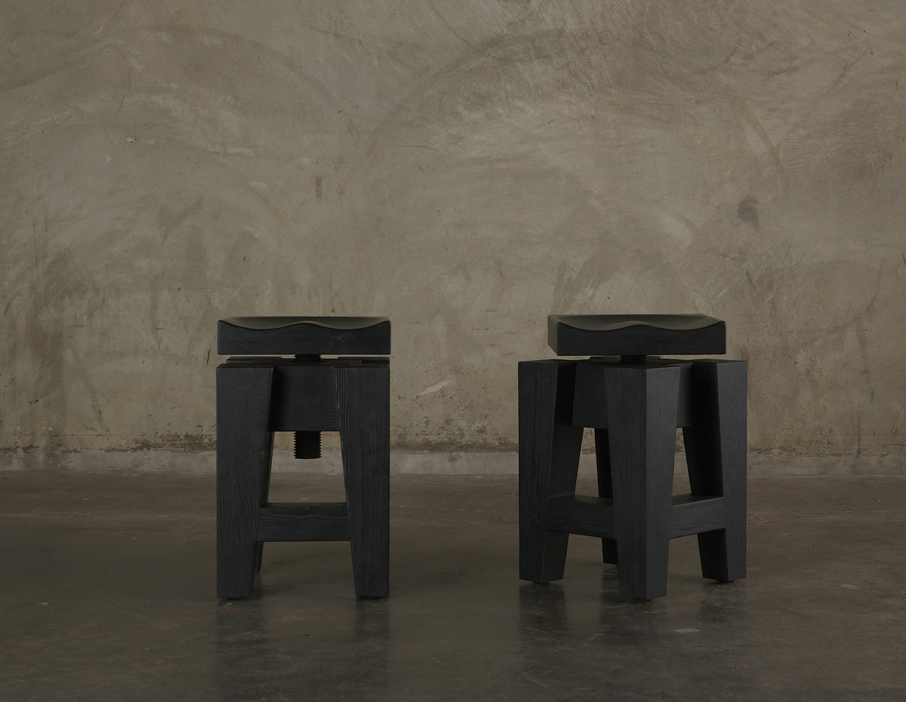 ENDOMORPH COUNTER STOOL