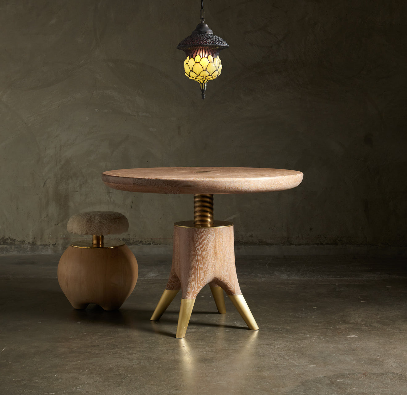 BCW ADJUSTABLE MUSHROOM TABLE
