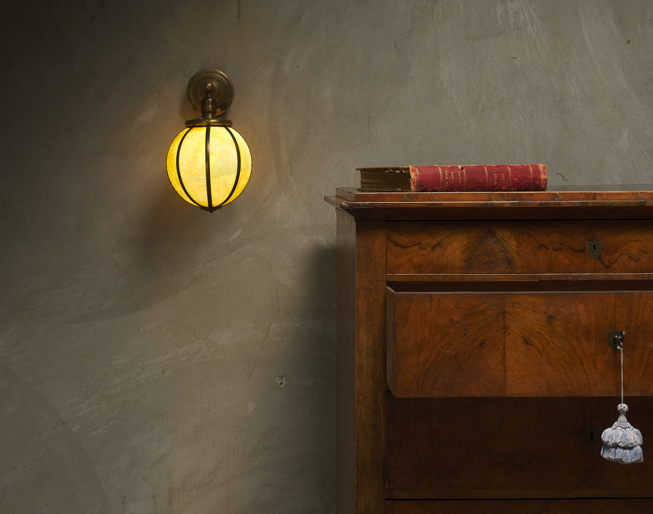 BRASS AND STAINED GLASS BALL SCONCE, EARLY 20TH C, USA