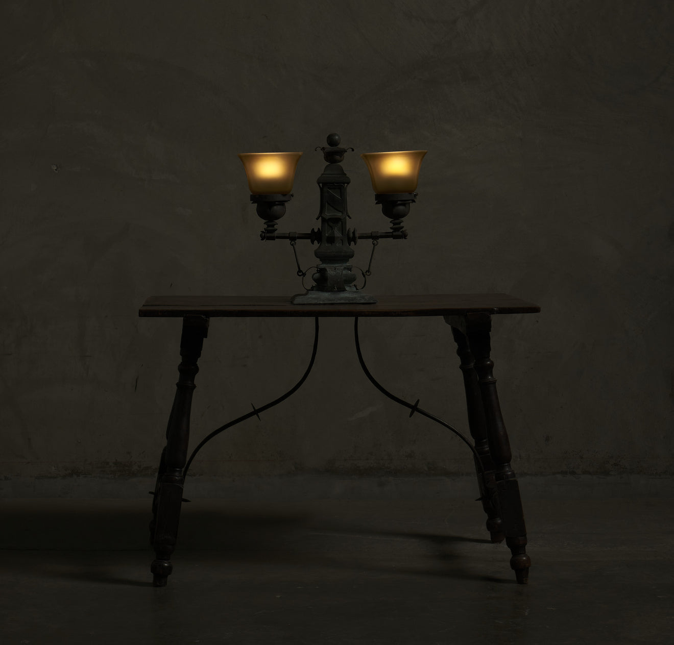 CRAFTSMAN DOUBLE SHADE TABLE FIXTURE, C1905