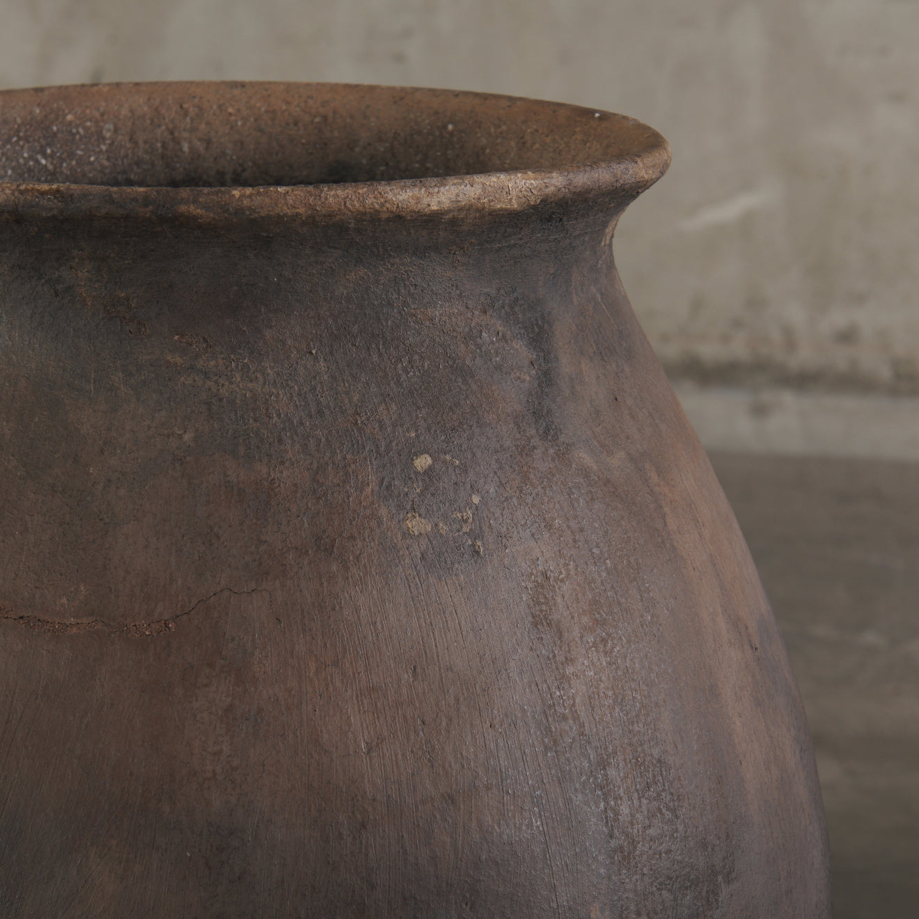 EARLY 20TH C TALL OAXACAN URN