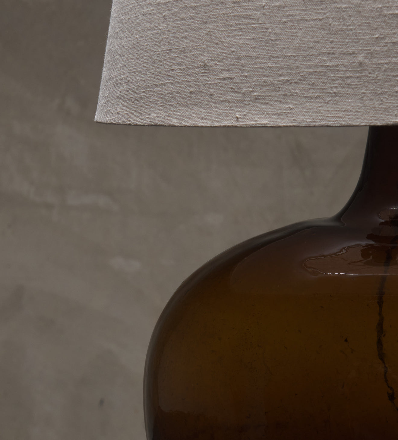 HANDBLOWN AMBER GLASS 'DAMA JUANA' MEZCAL BOTTLE TABLE LAMP