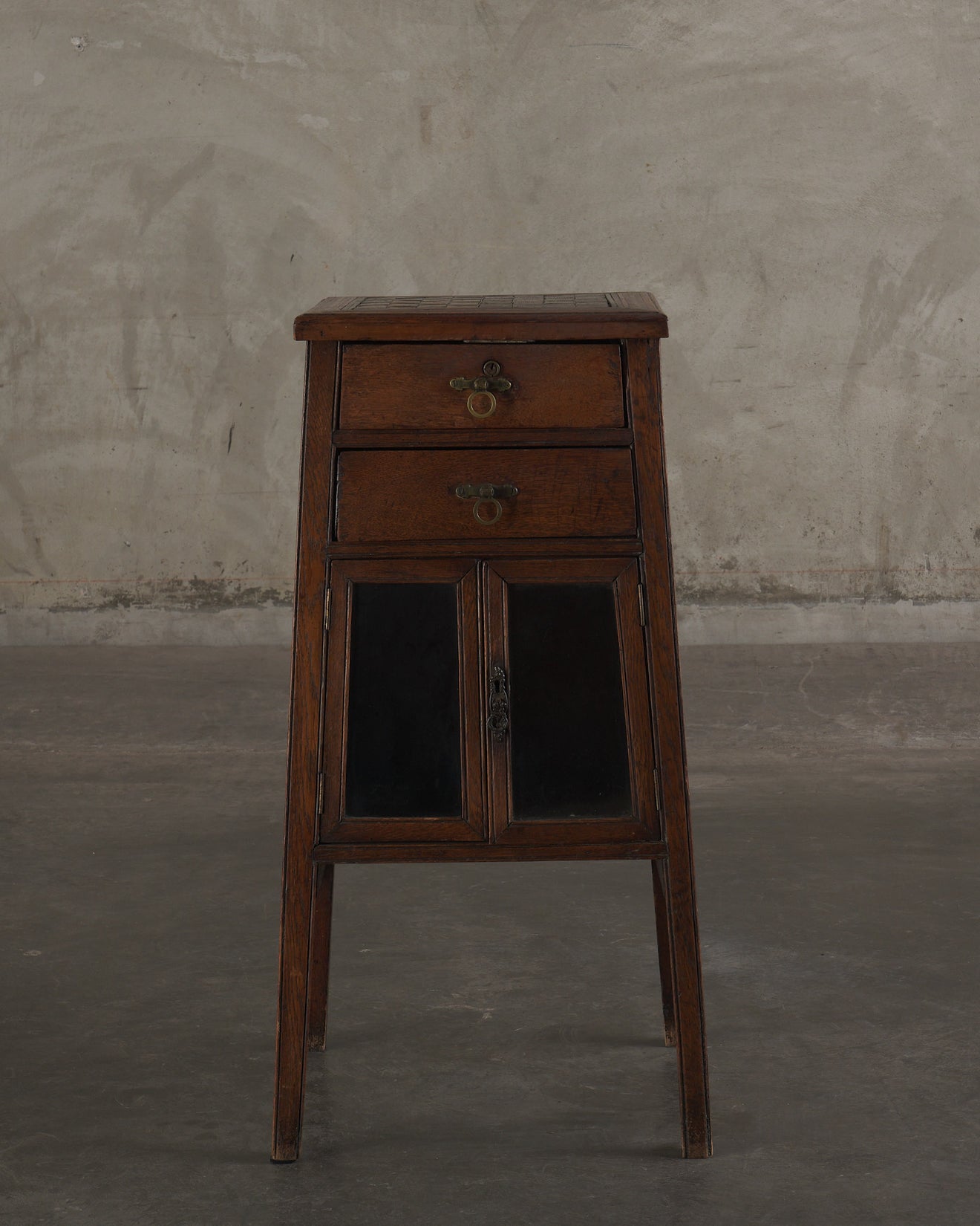 ENGLISH ARTS & CRAFTS OAK GAME CABINET, C1905