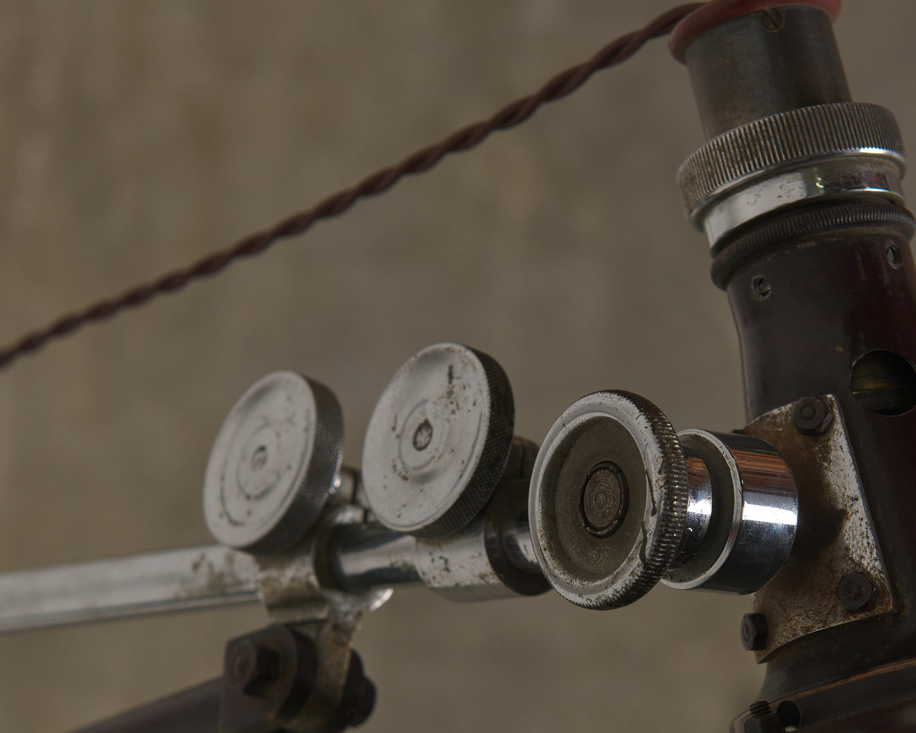 EXPANDING MEDICAL SCONCE