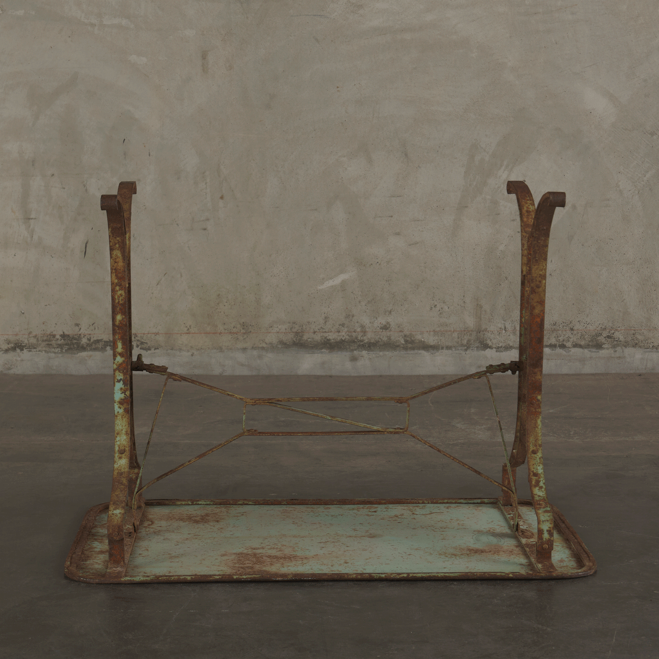 FRENCH COLLAPSIBLE IRON BISTRO TABLE