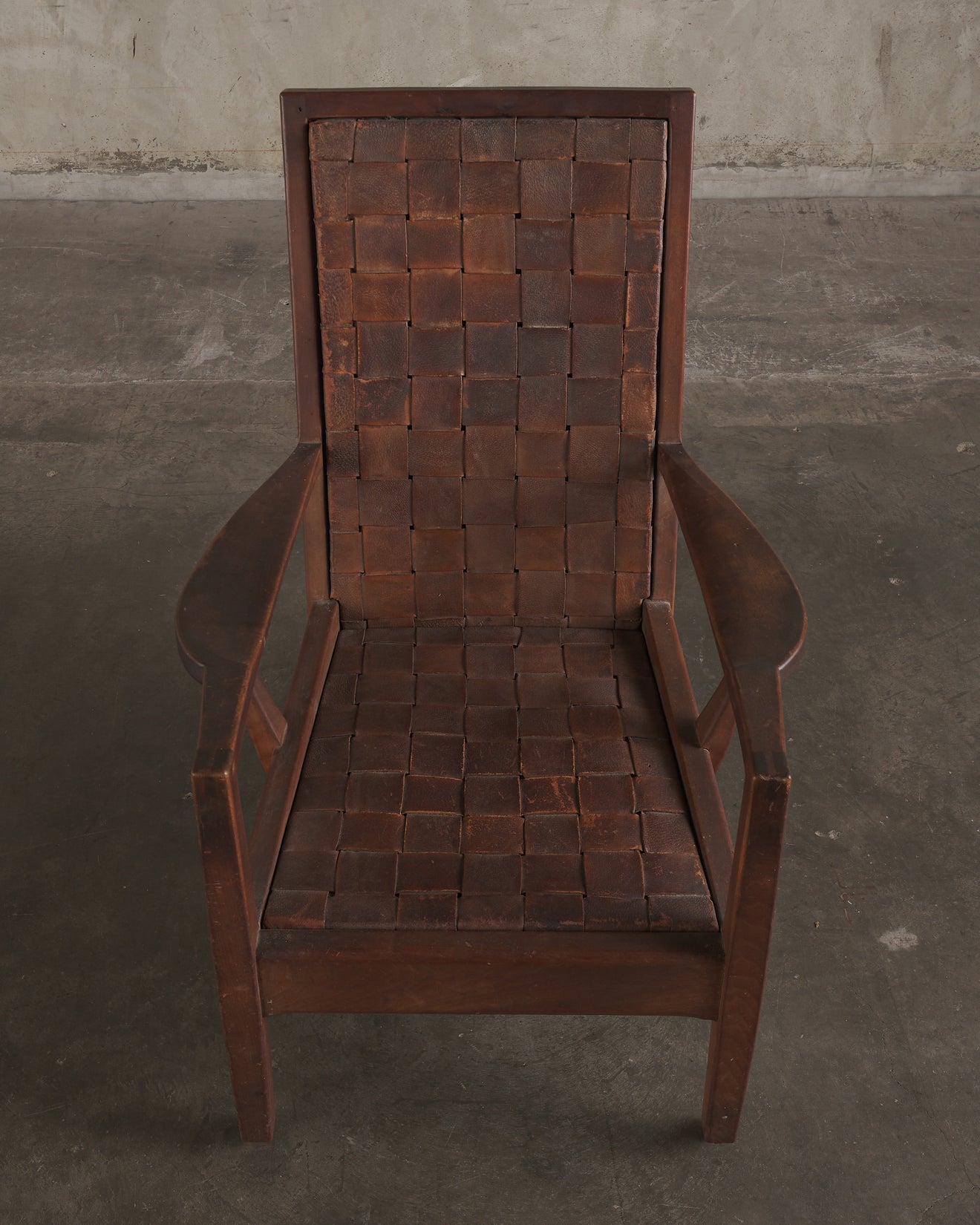 GORDON RUSSELL WOVEN LEATHER LOUNGE CHAIR, ENGLAND, EARLY 20TH CENTURY