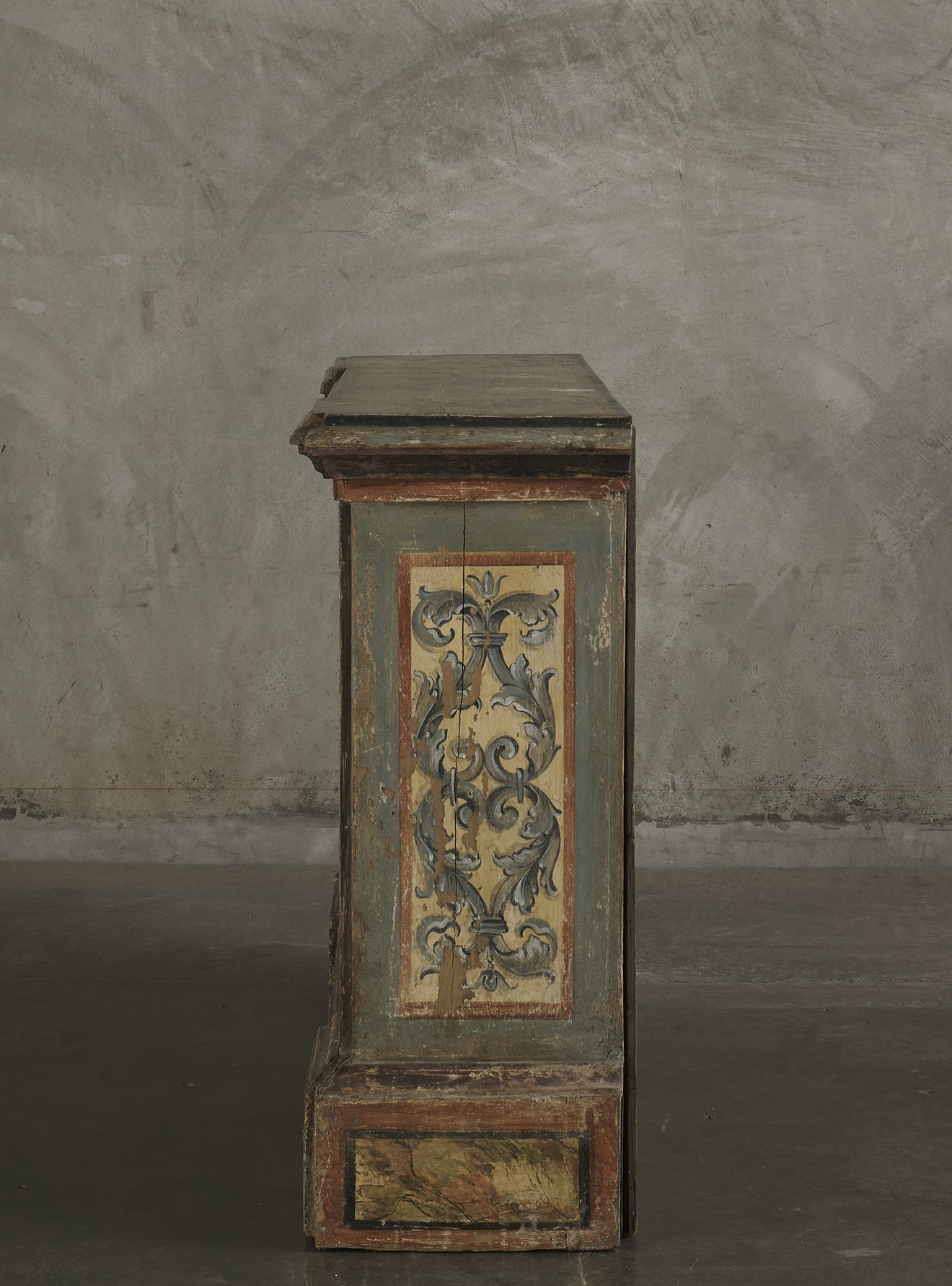 ITALIAN POLYCHROME-PAINTED WOOD CREDENZA WITH HIDDEN COMPARTMENT, 18th C