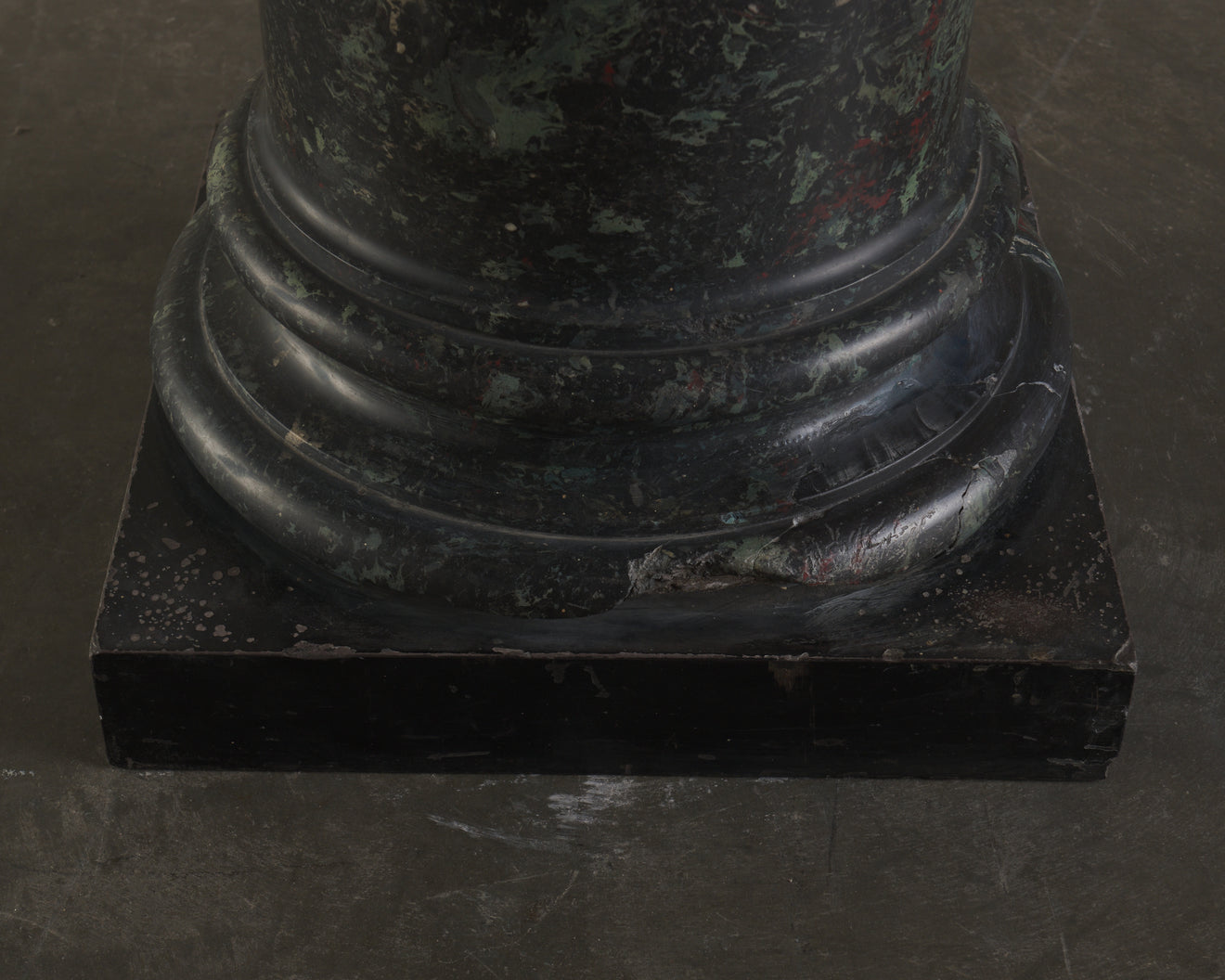 ITALIAN SCAGLIOLA COLUMN