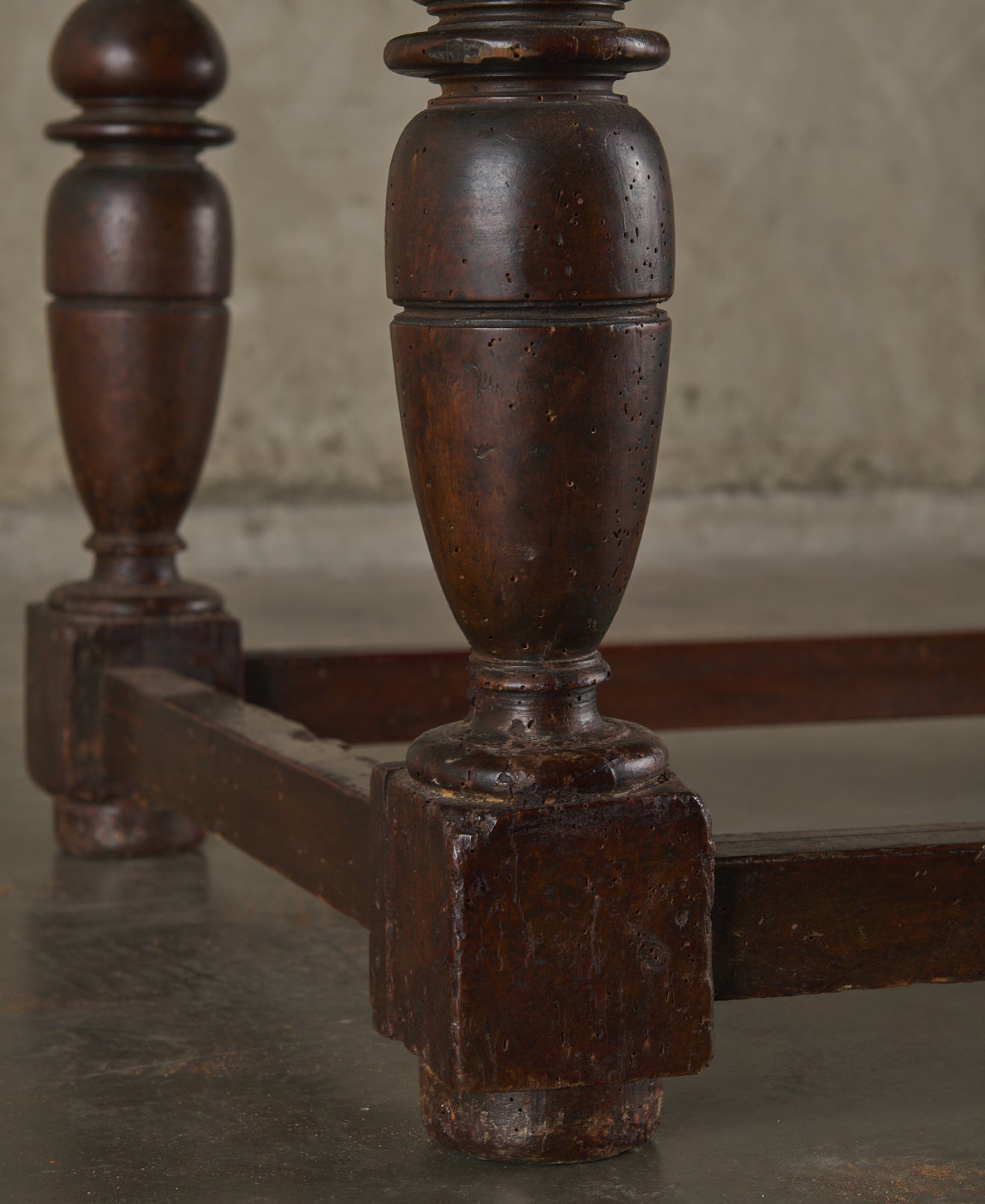 ITALIAN WRITING TABLE