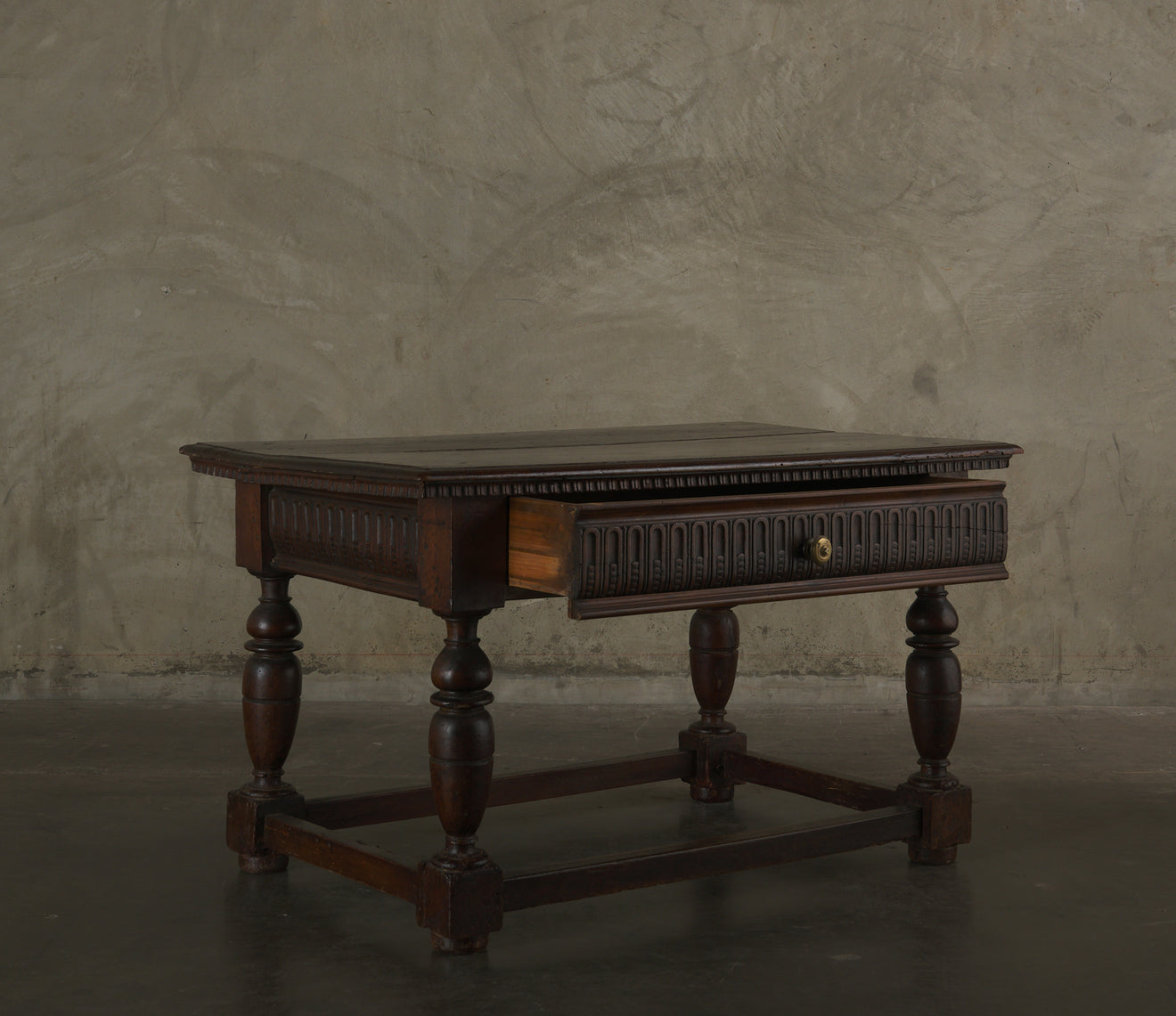 ITALIAN WRITING TABLE
