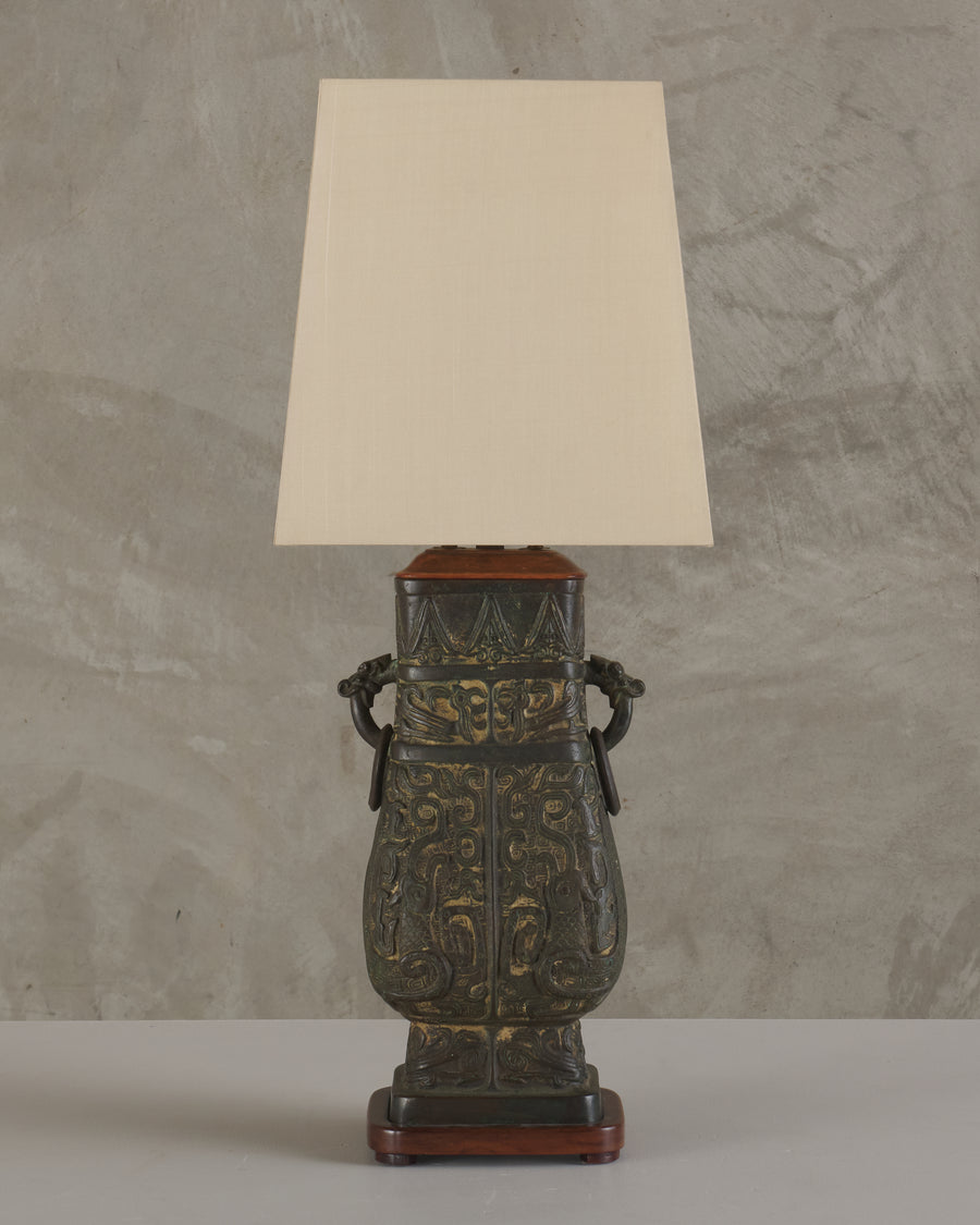 JAMES MONT BRONZE CHINOISSERIE TABLE LAMP, 1950