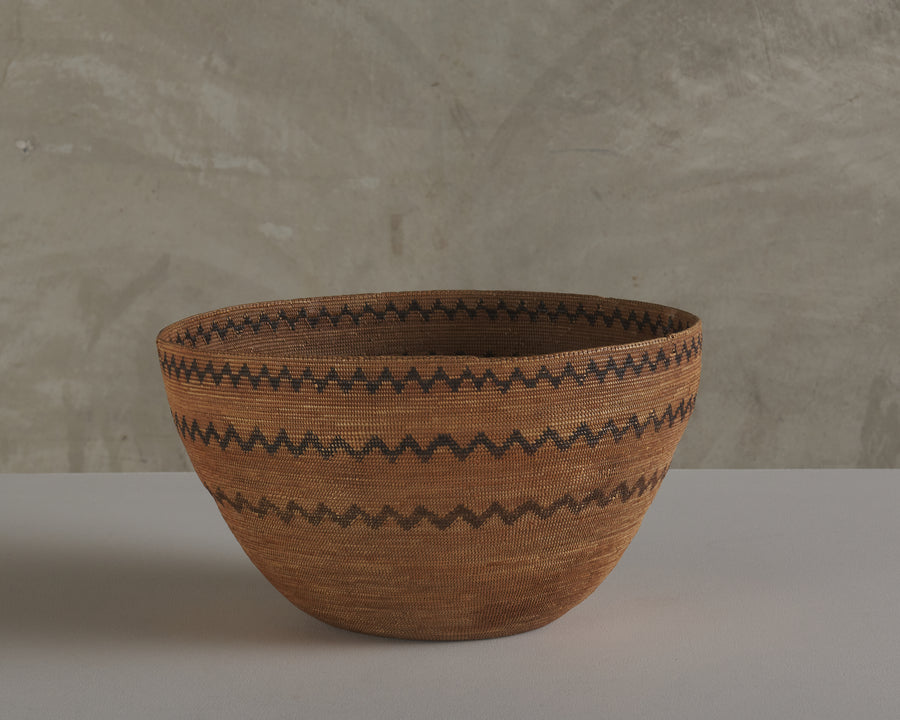 LARGE NATIVE AMERICAN MONO LAKE PAIUTE BASKET