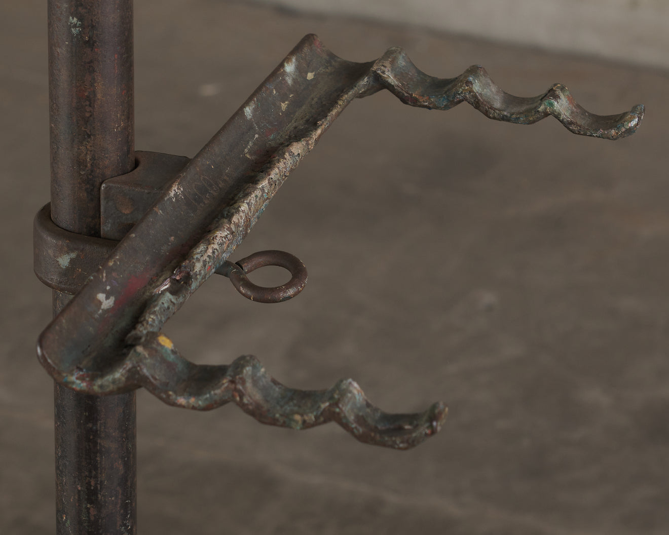 MODERNE ADJUSTABLE IRON EASEL, c1900