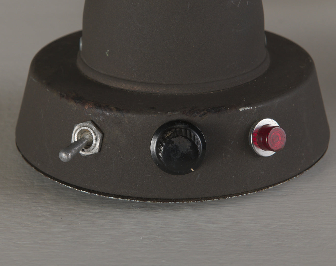 PAIR OF INDUSTRIAL ADJUSTABLE TABLE LAMPS