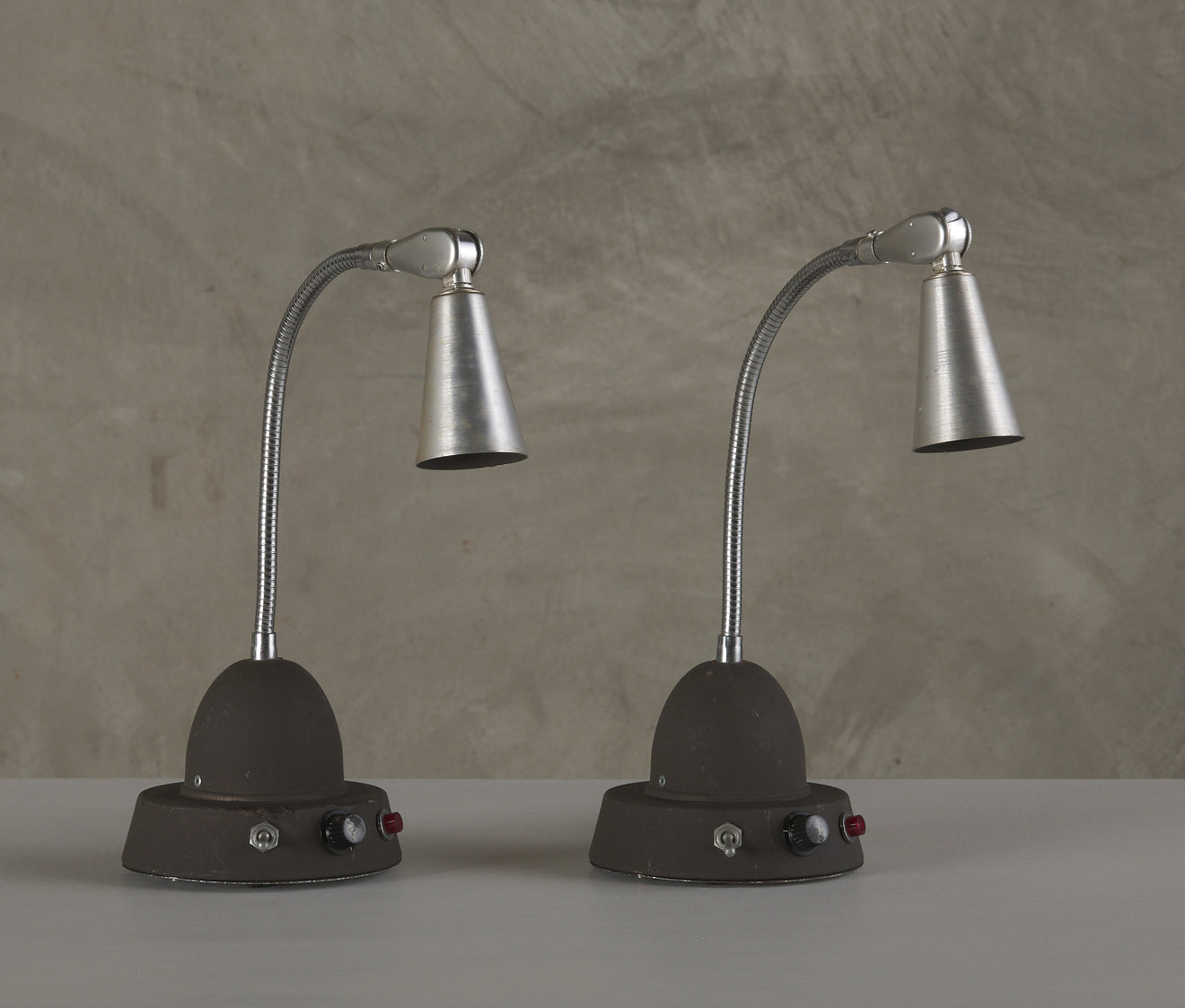PAIR OF INDUSTRIAL ADJUSTABLE TABLE LAMPS
