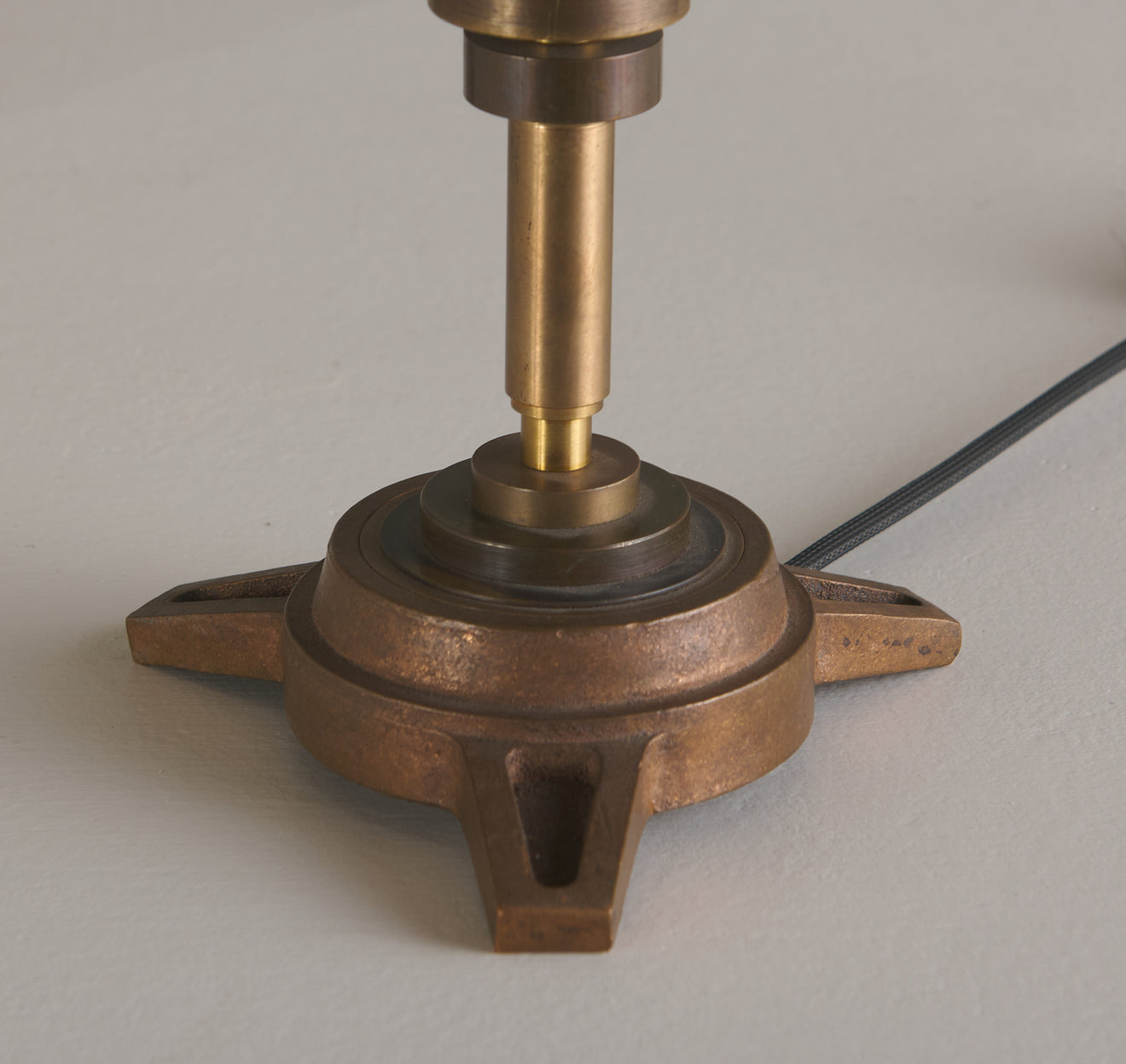 PAIR OF ‘SERGE LAMPE’ BY GIANNI VALLINO