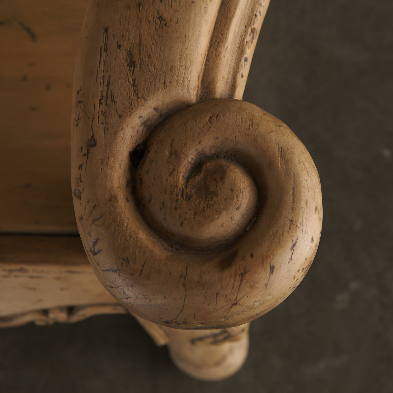 PERUVIAN ALISO WOOD BENCH