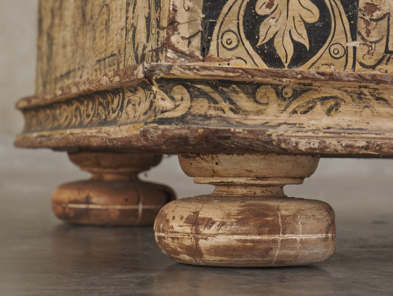 RARE ITALIAN LATE GOTHIC PAINTED CASSONE, 1480-1530