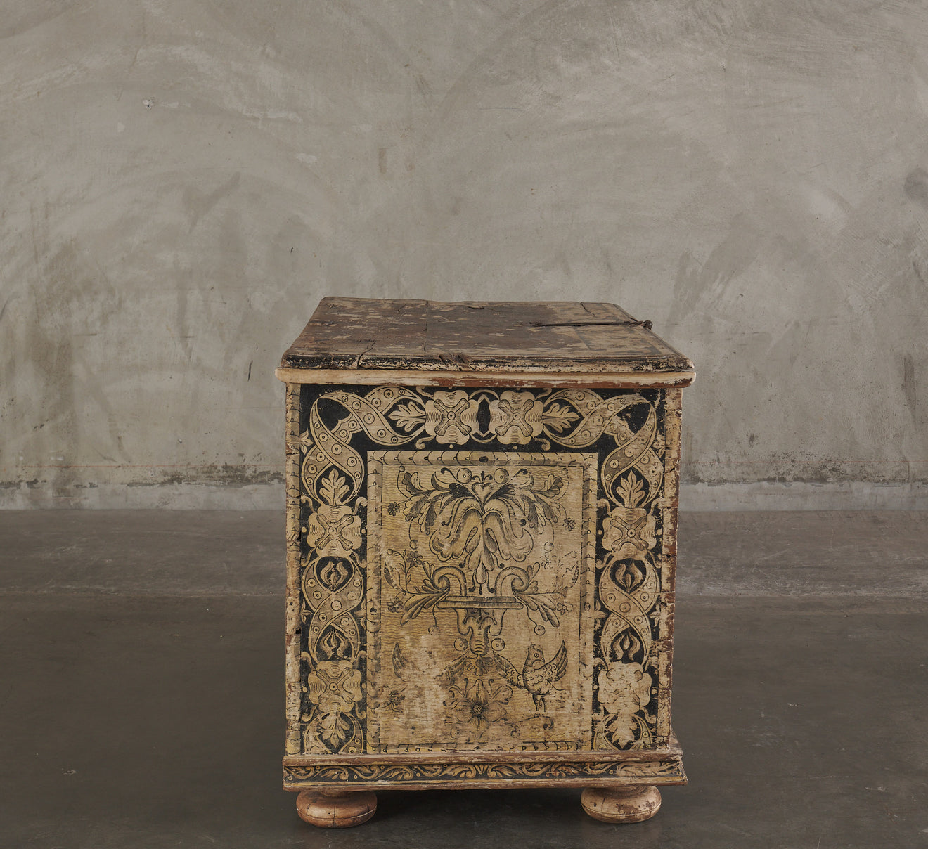 RARE ITALIAN LATE GOTHIC PAINTED CASSONE, 1480-1530