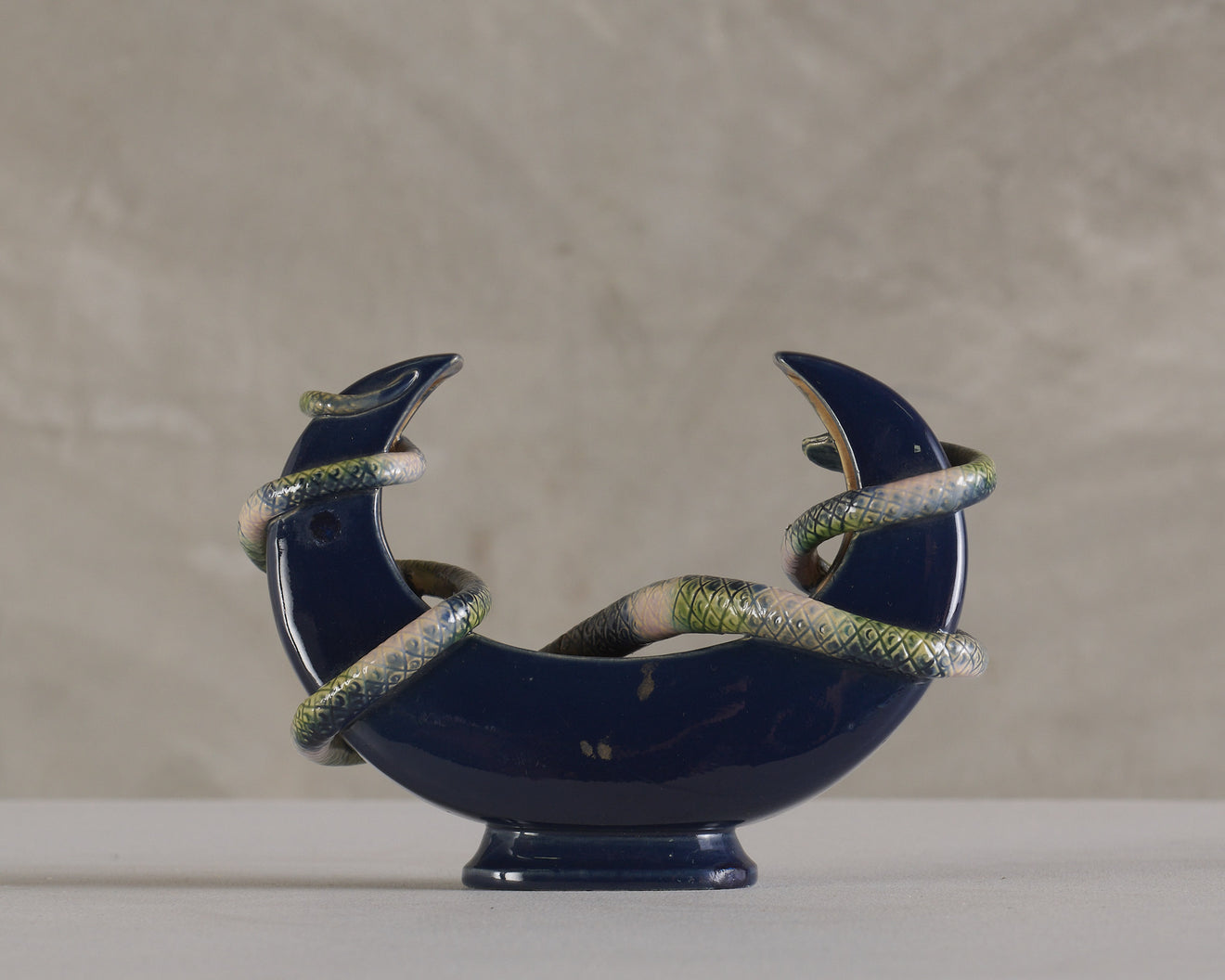 CERAMIC CRESCENT BOWL WITH SERPENT