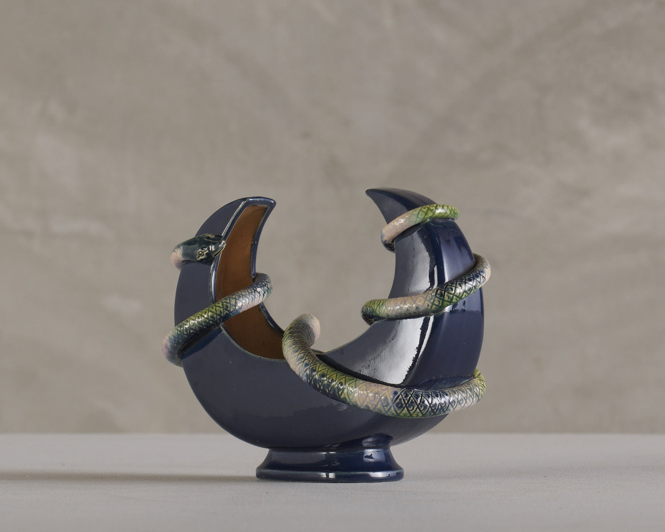 CERAMIC CRESCENT BOWL WITH SERPENT