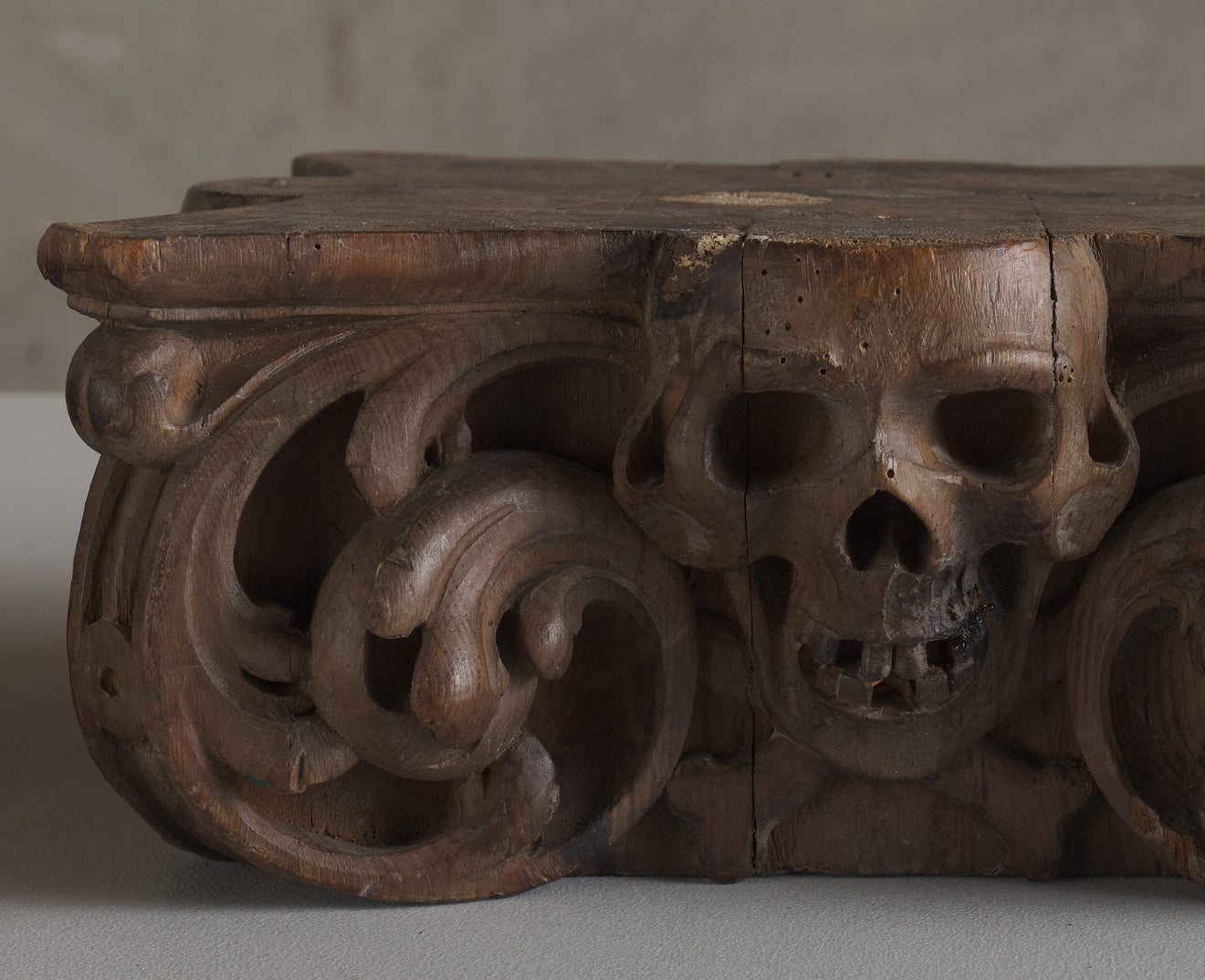 SET OF 3 VICTORIAN SKULL & CROSS BONE ARCHITECTURAL CAPITALS