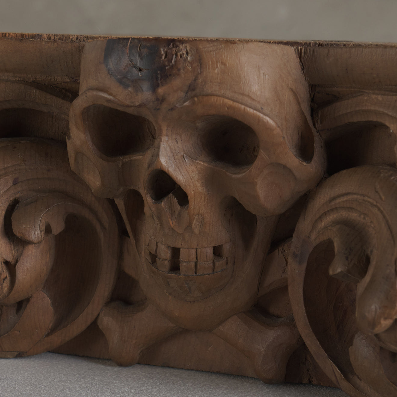 SET OF 3 VICTORIAN SKULL & CROSS BONE ARCHITECTURAL CAPITALS