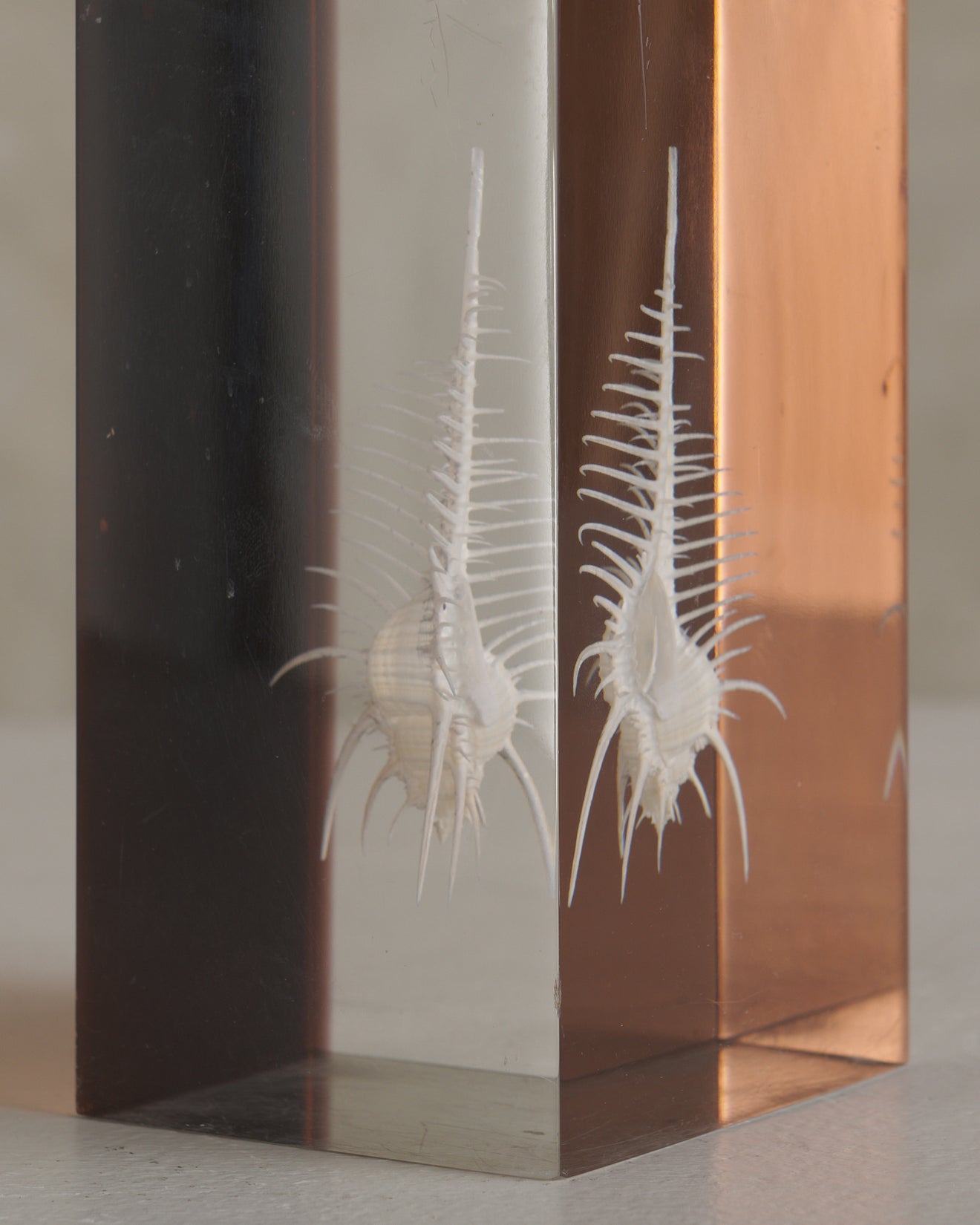 'VENUS COMB' CUBOID RESIN TABLE LAMP