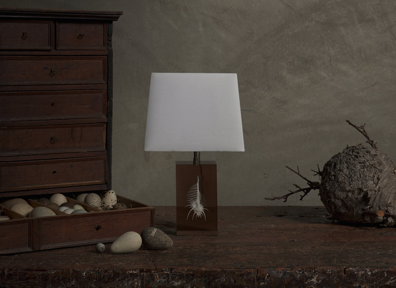 'VENUS COMB' CUBOID RESIN TABLE LAMP