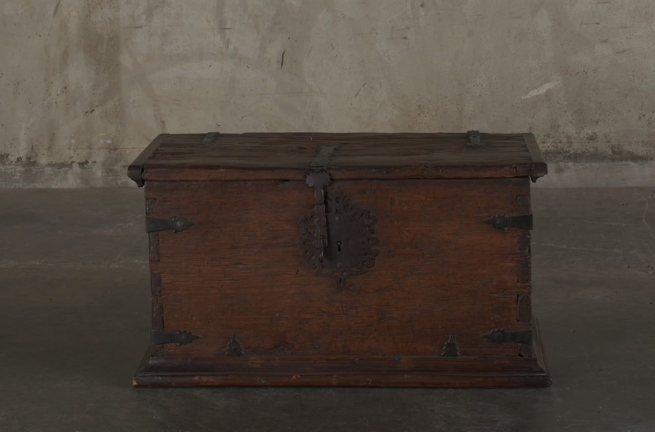 SPANISH TRUNK 18TH C