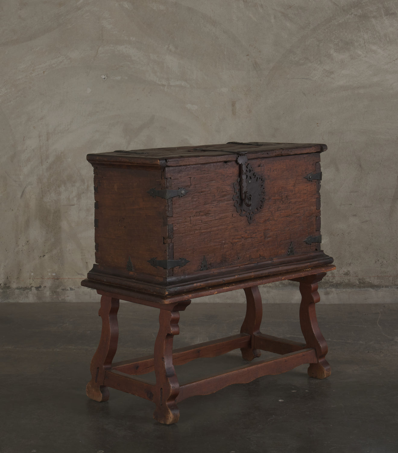SPANISH TRUNK 18TH C
