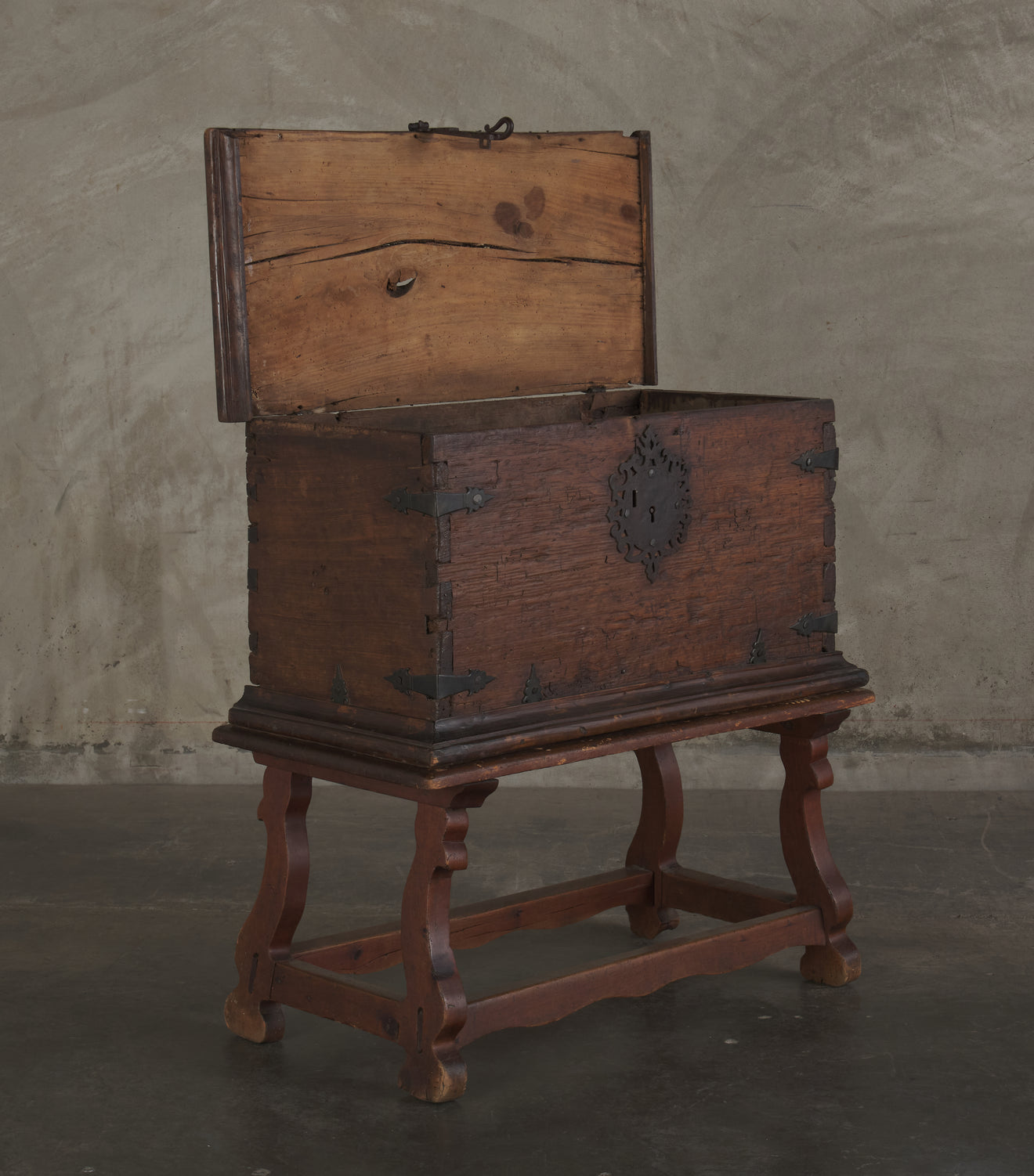 SPANISH TRUNK 18TH C