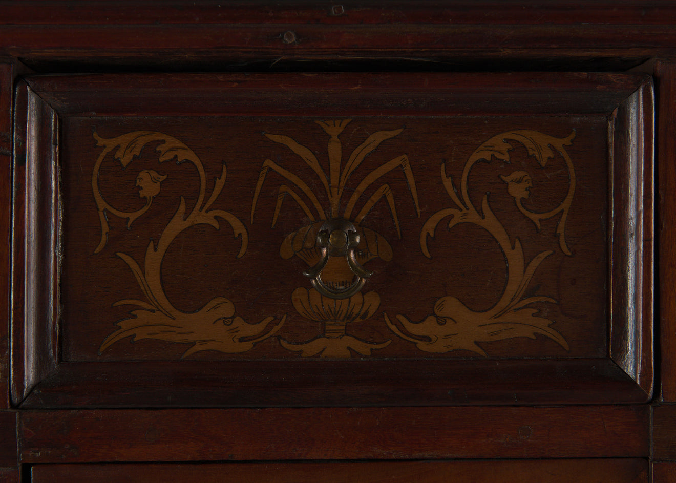 TABLE TOP CABINET WITH HIDDEN COMPARTMENT