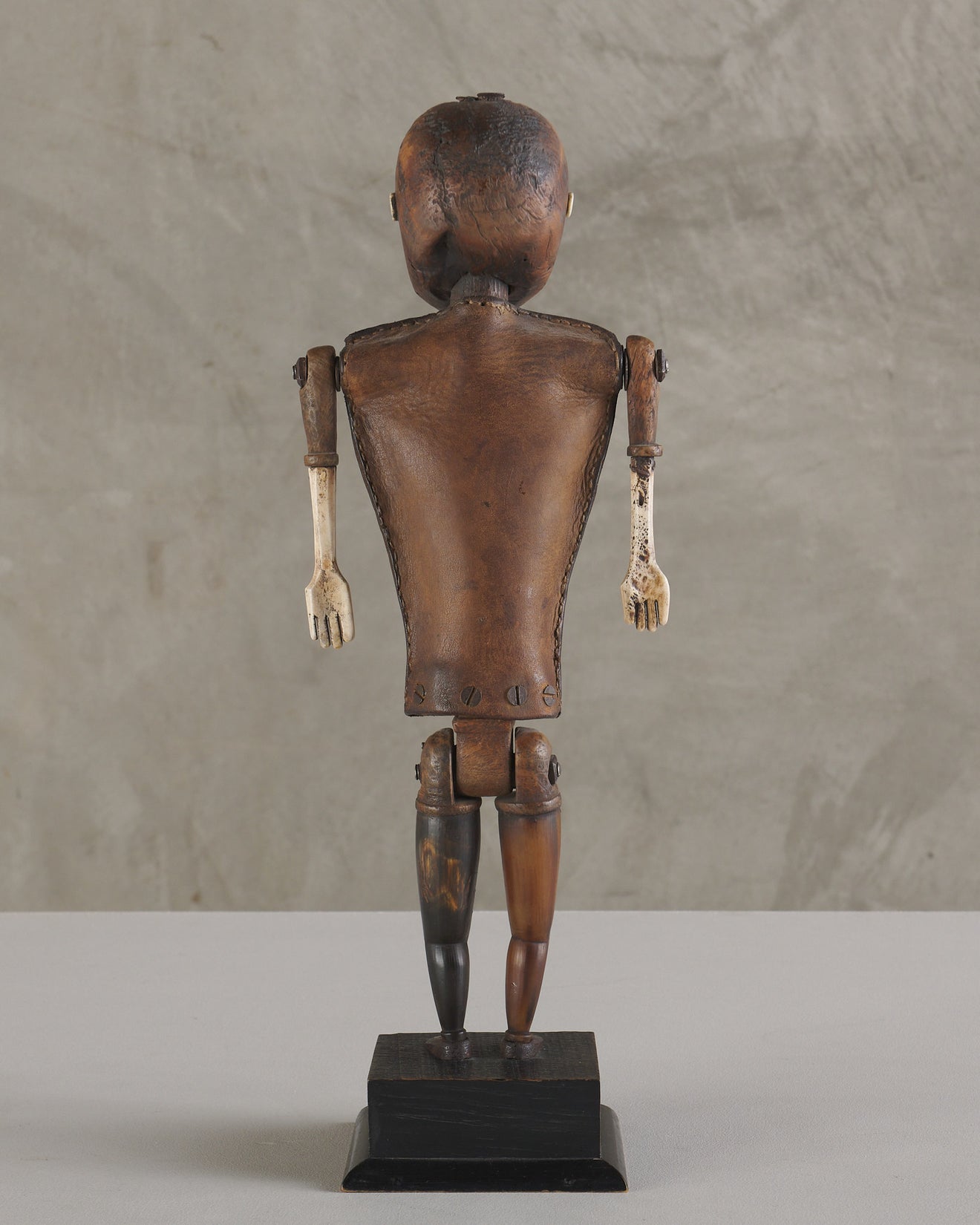 UNNKOWN PROVENANCE FOLK ART CARVED WOOD FIGURE OF MAN