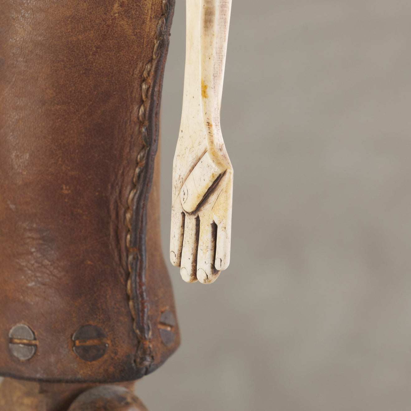 UNNKOWN PROVENANCE FOLK ART CARVED WOOD FIGURE OF MAN