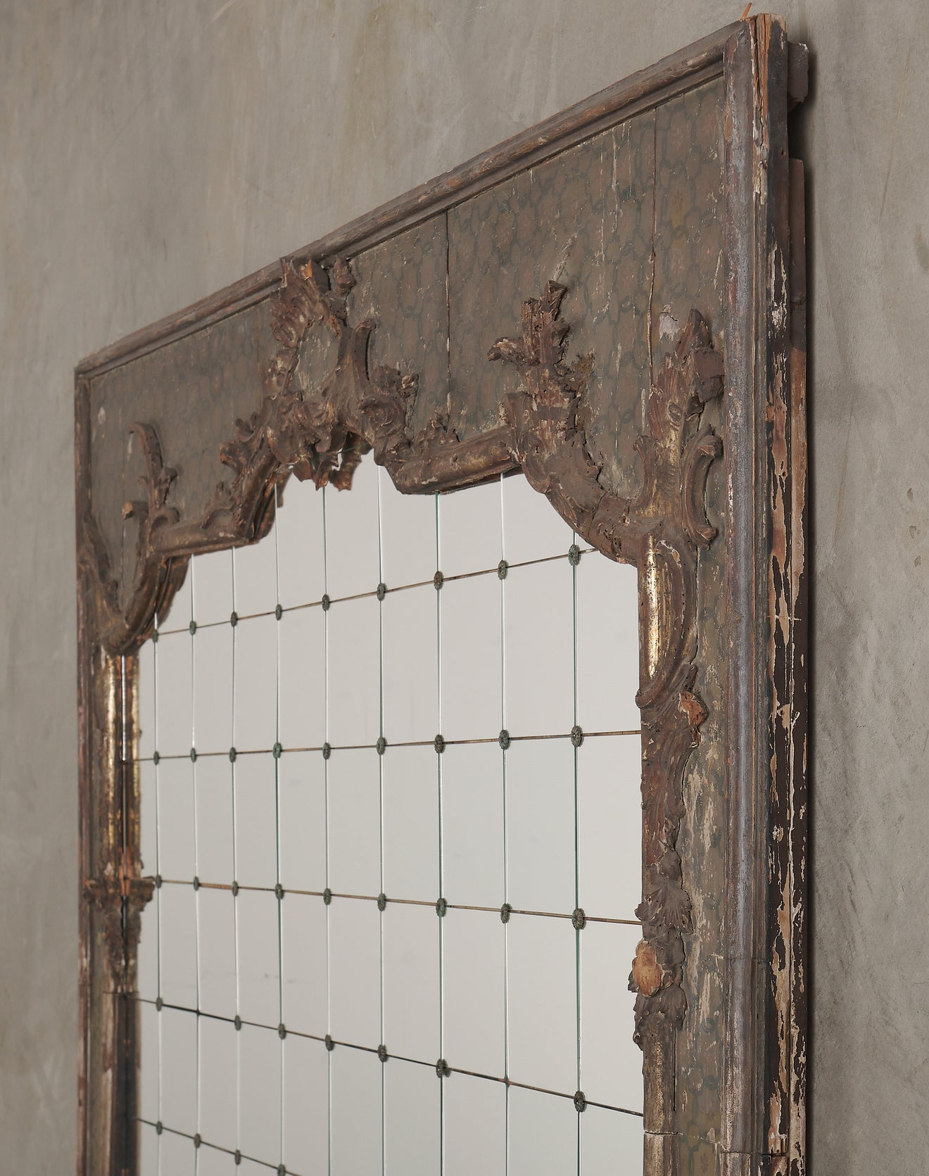 MONUMENTAL VENETIAN 18TH C FRAMED MIRROR
