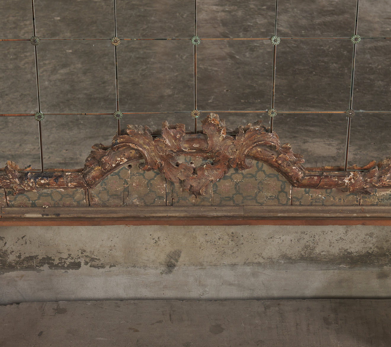 MONUMENTAL VENETIAN 18TH C FRAMED MIRROR