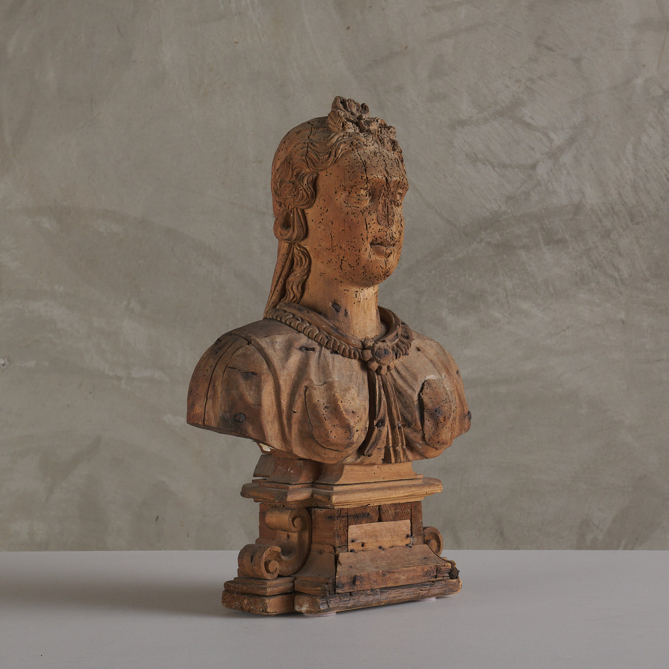 ITALIAN WOODEN NOSELESS LADY, 18th C
