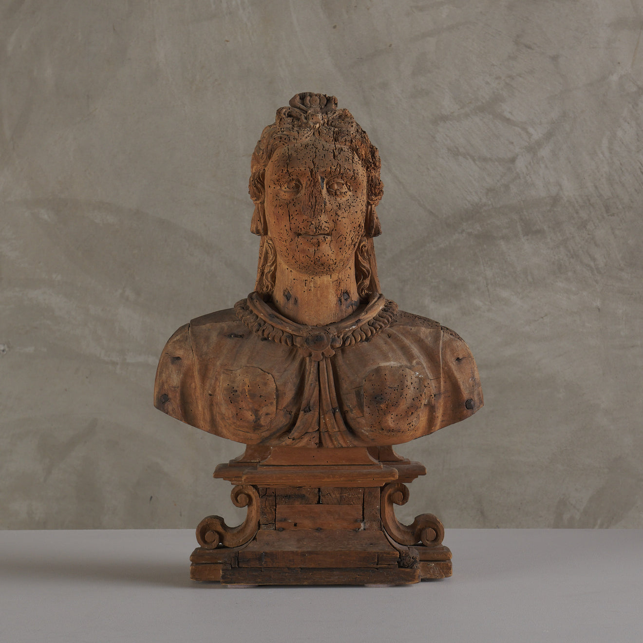 ITALIAN WOODEN NOSELESS LADY, 18th C