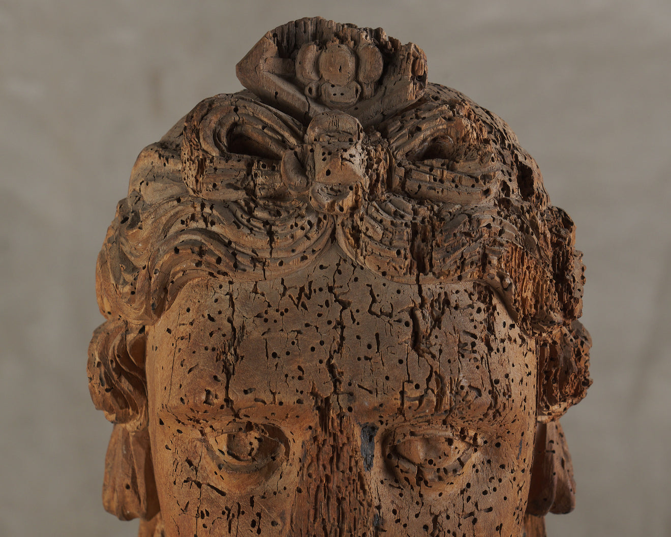 ITALIAN WOODEN NOSELESS LADY, 18th C