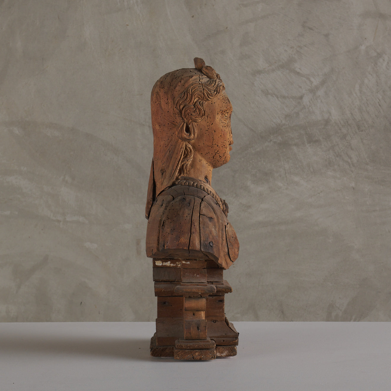 ITALIAN WOODEN NOSELESS LADY, 18th C