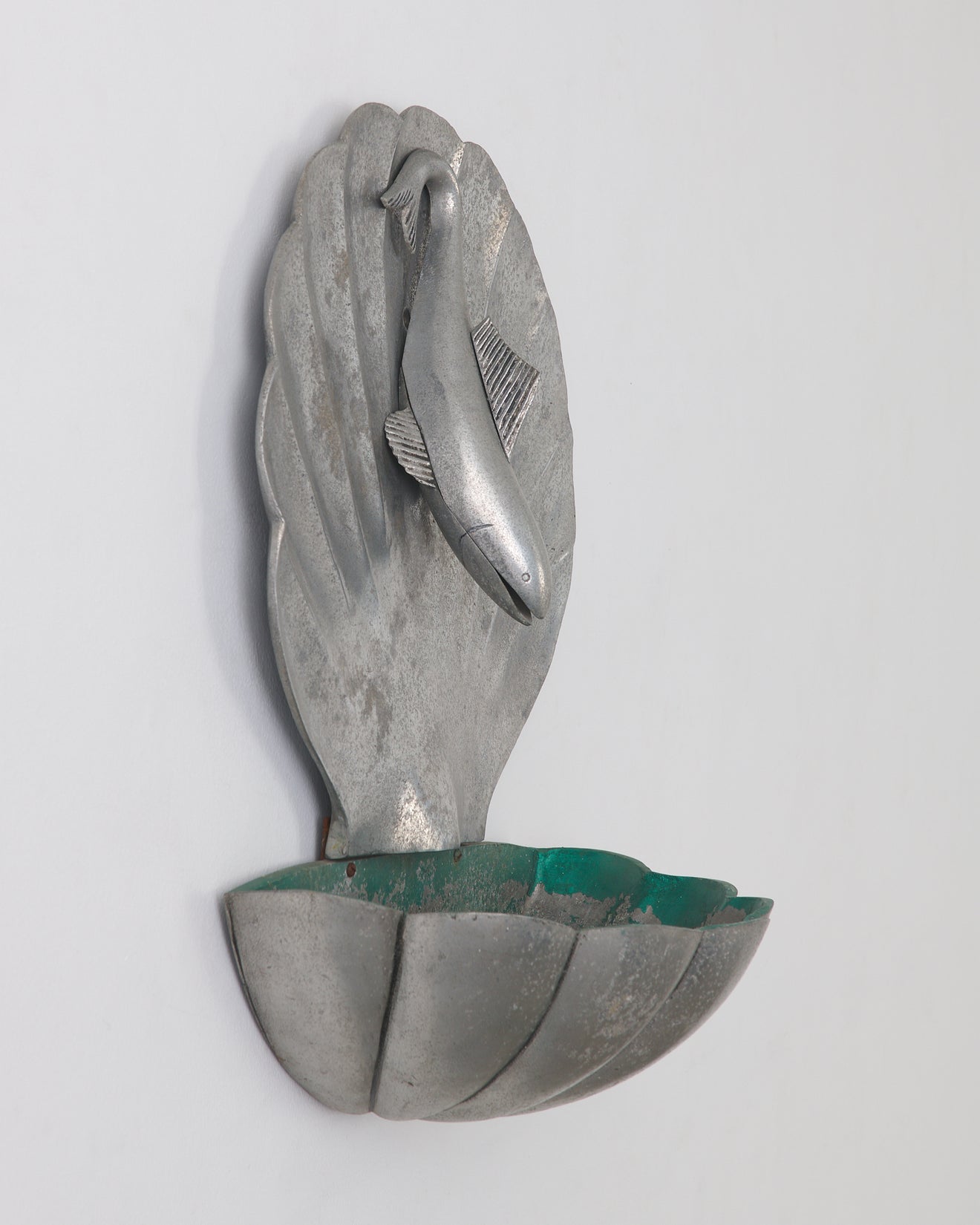 MODERNE FISH AND SHELL FOUNTAIN