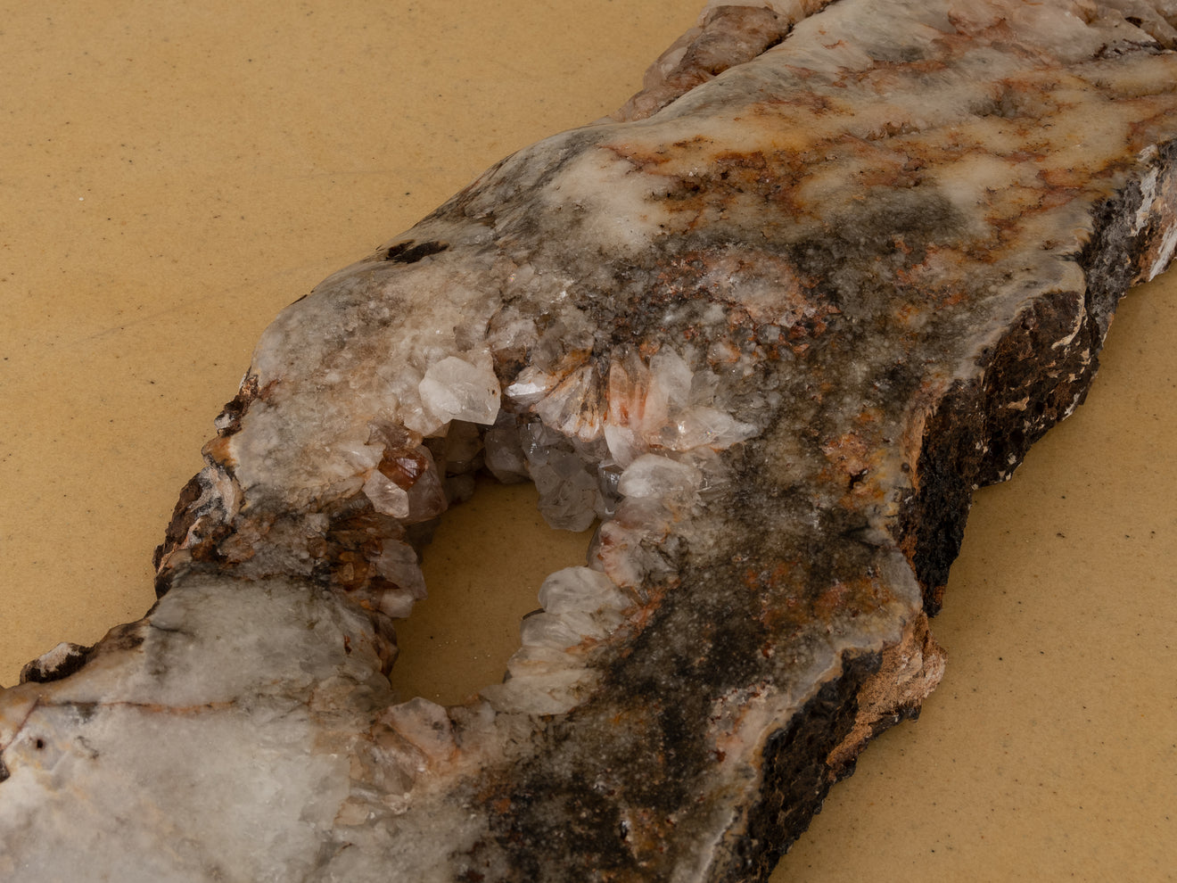 CRYSTAL QUARTZ WITH AGATE FORMATIONS