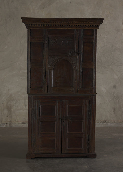 17TH C ENGLISH OAK CABINET