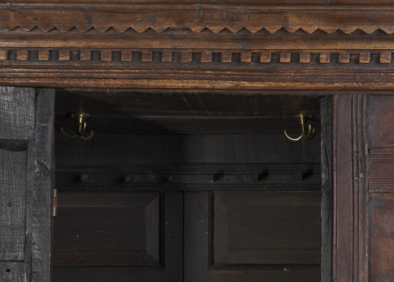 17TH C ENGLISH OAK CABINET