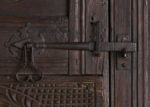 17TH C ENGLISH OAK CABINET