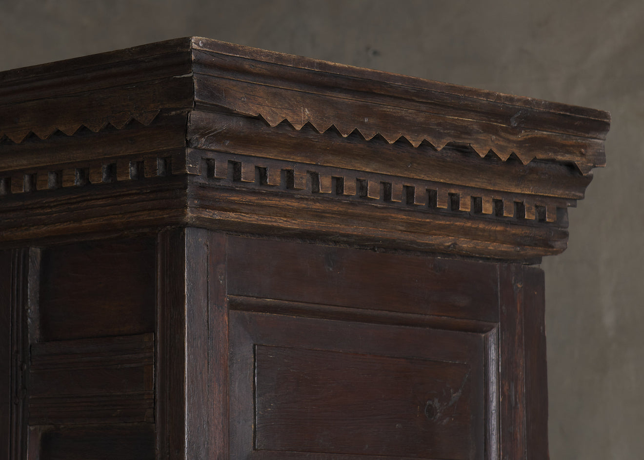 17TH C ENGLISH OAK CABINET