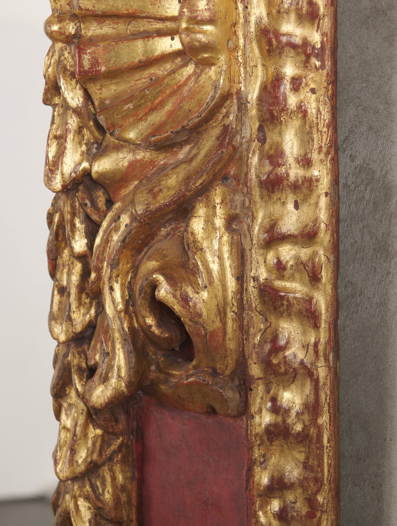 17TH C SPANISH GILDED FRAME